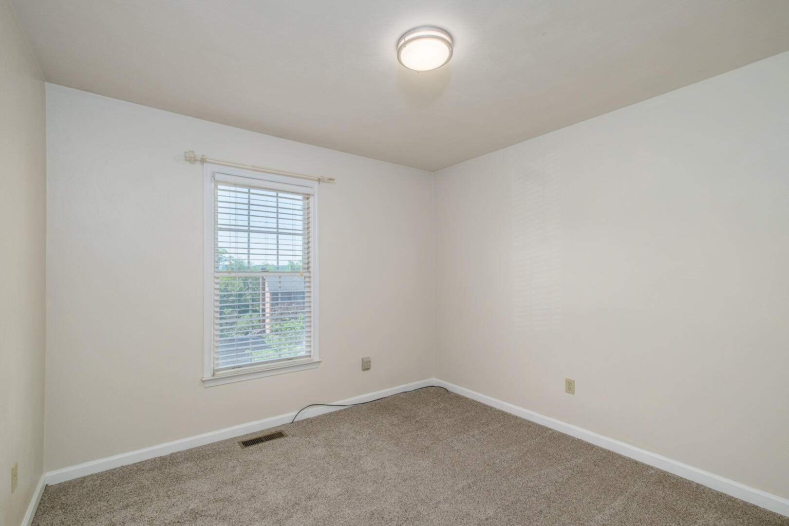5443 Setter Road Roanoke, VA 24012 - Photo 17 of 42 an empty room with windows