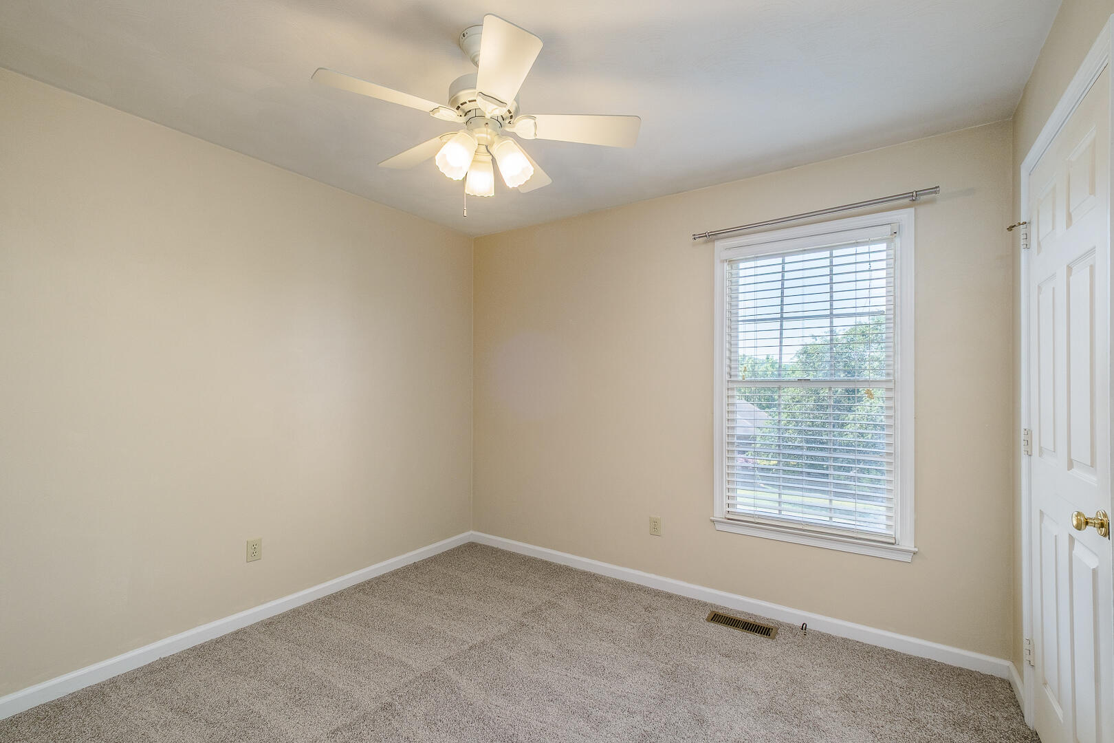 5443 Setter Road Roanoke, VA 24012 - Photo 19 of 42 an empty room with a window