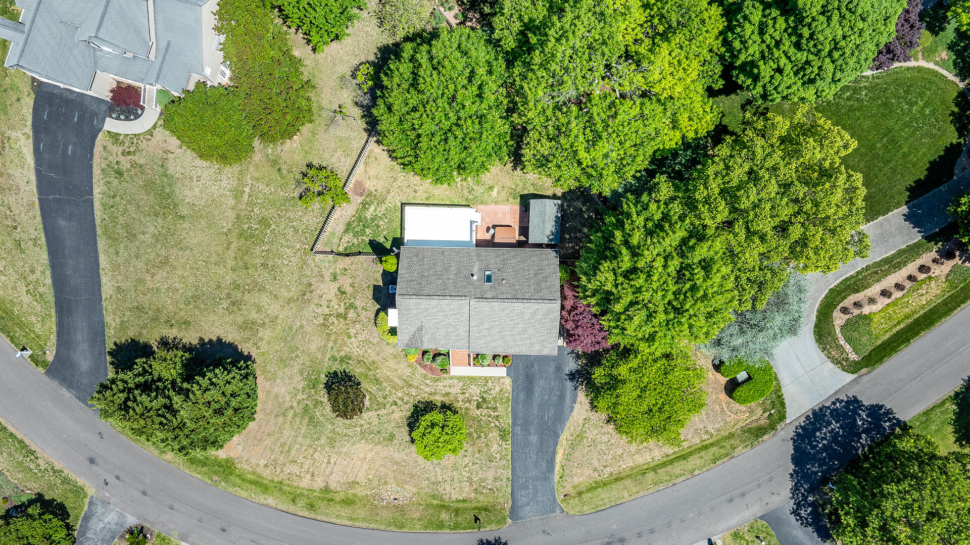 5443 Setter Road Roanoke, VA 24012 - Photo 3 of 42 an aerial view of a house with a garden
