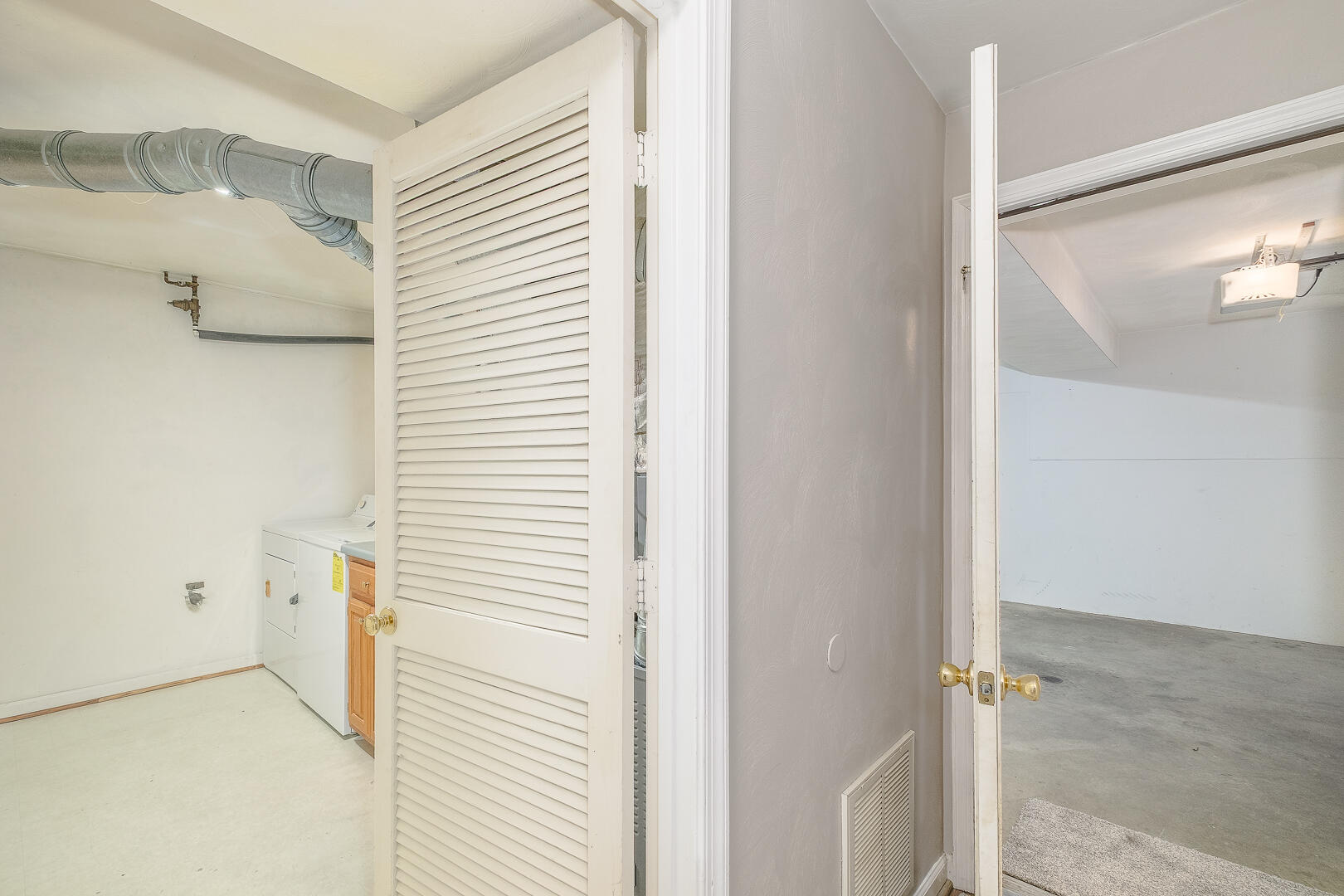 5443 Setter Road Roanoke, VA 24012 - Photo 31 of 42 a view of a hallway with closet