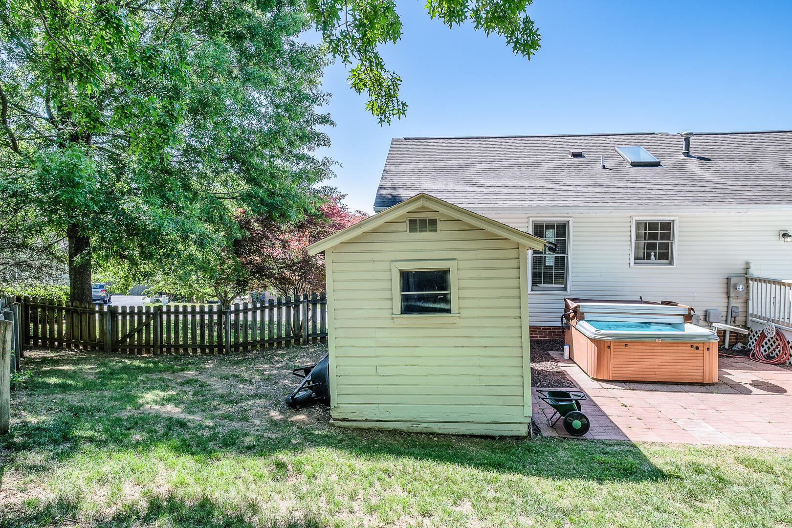 5443 Setter Road Roanoke, VA 24012 - Photo 37 of 42 a view of outdoor space and yard