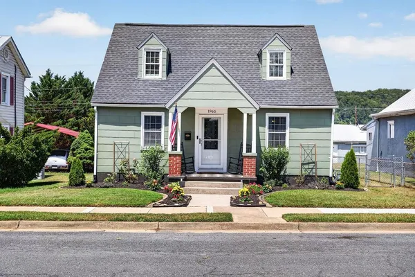 $244,500 | 1965 Chestnut Avenue, Buena Vista, VA 24416