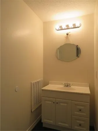 $1,000 | 712 Vouray Drive, Unit D, Kenner, LA 70065