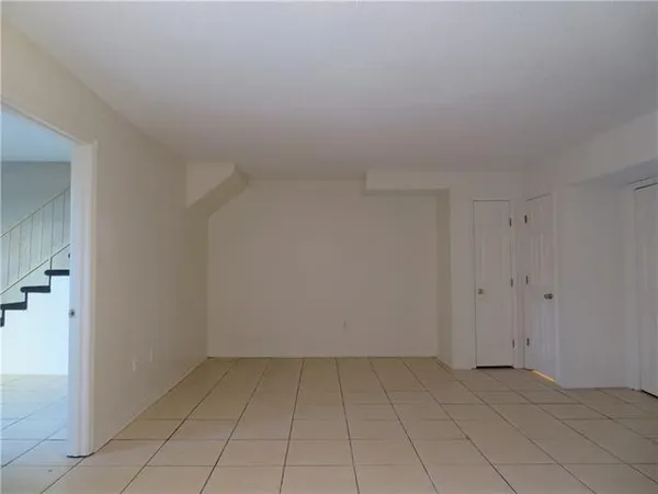 $1,000 | 712 Vouray Drive, Unit D, Kenner, LA 70065