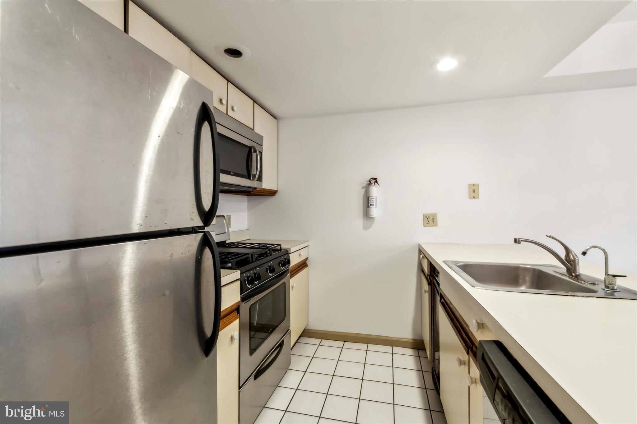 110 South Street Philadelphia, PA 19147 - Photo 20 of 35