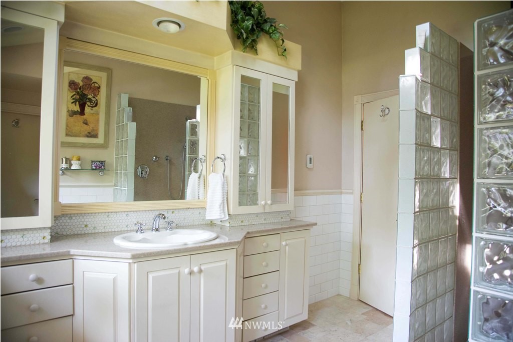 19109 Ross Road Bothell, WA 98011 - Photo 12 of 23 Gallery Image 12