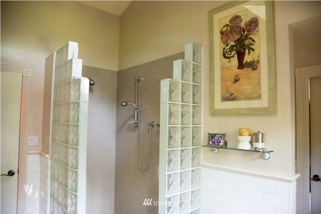 19109 Ross Road Bothell, WA 98011 - Photo 13 of 23 Gallery Image 13