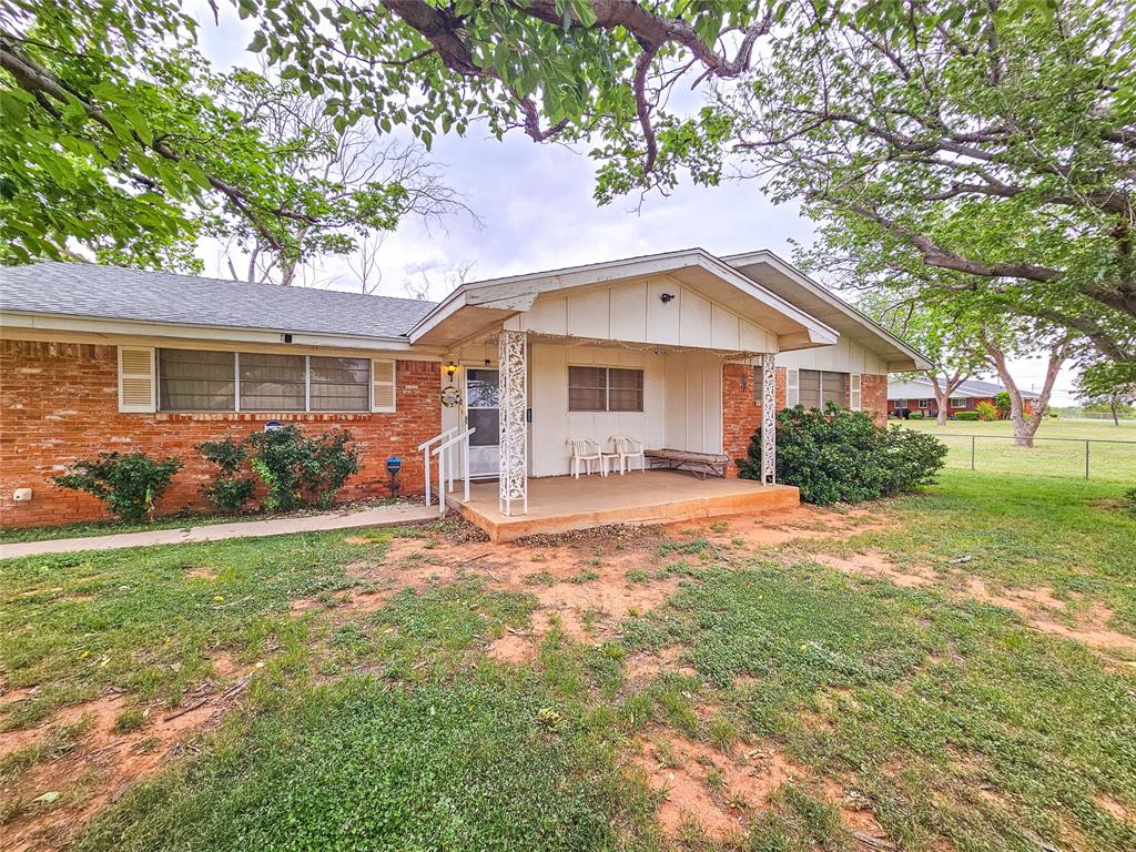 1002 Ridgecrest Street Sweetwater, TX 79556 - Photo 2 of 24