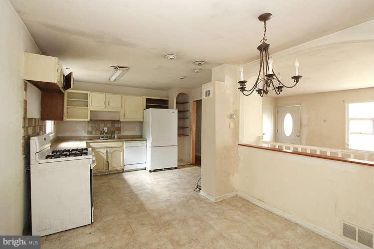 13611 Kingsman Road Woodbridge, VA 22193 - Photo 12 of 24 Interior General