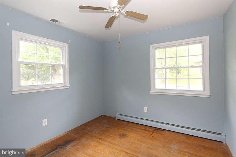 13611 Kingsman Road Woodbridge, VA 22193 - Photo 15 of 24 Bedroom