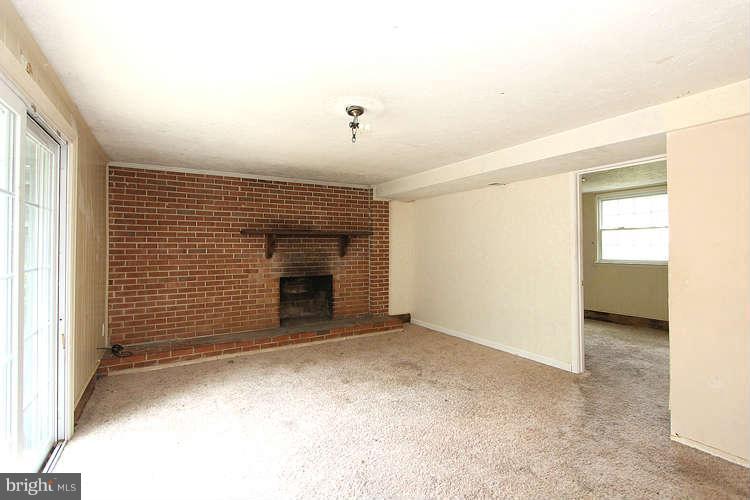 13611 Kingsman Road Woodbridge, VA 22193 - Photo 19 of 24 Family Room