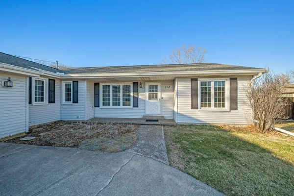 $235,000 | 208 West 28th Avenue, Coal Valley, IL 61240