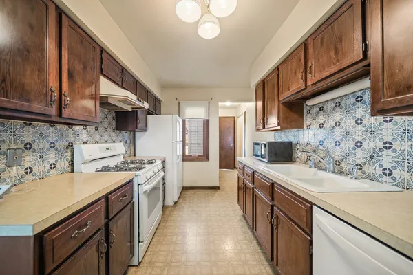 $235,000 | 208 West 28th Avenue, Coal Valley, IL 61240