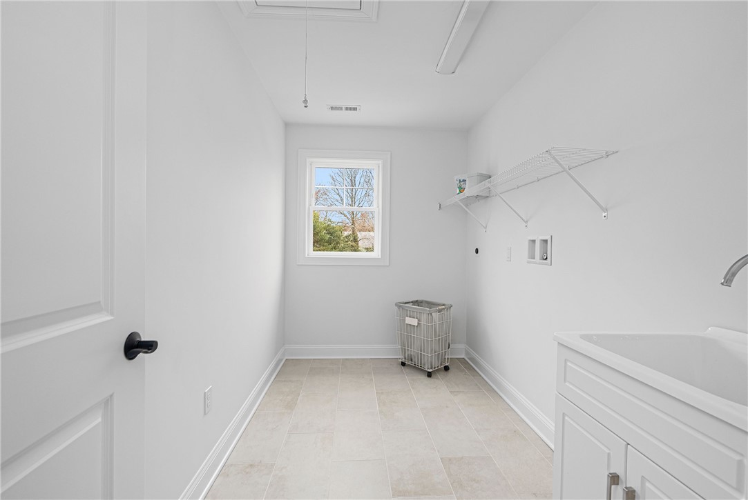 8 Ashton Court Cranston, RI 02921 - Photo 12 of 18