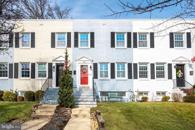 $870,000 | 22 East Linden Street, Alexandria, VA 22301