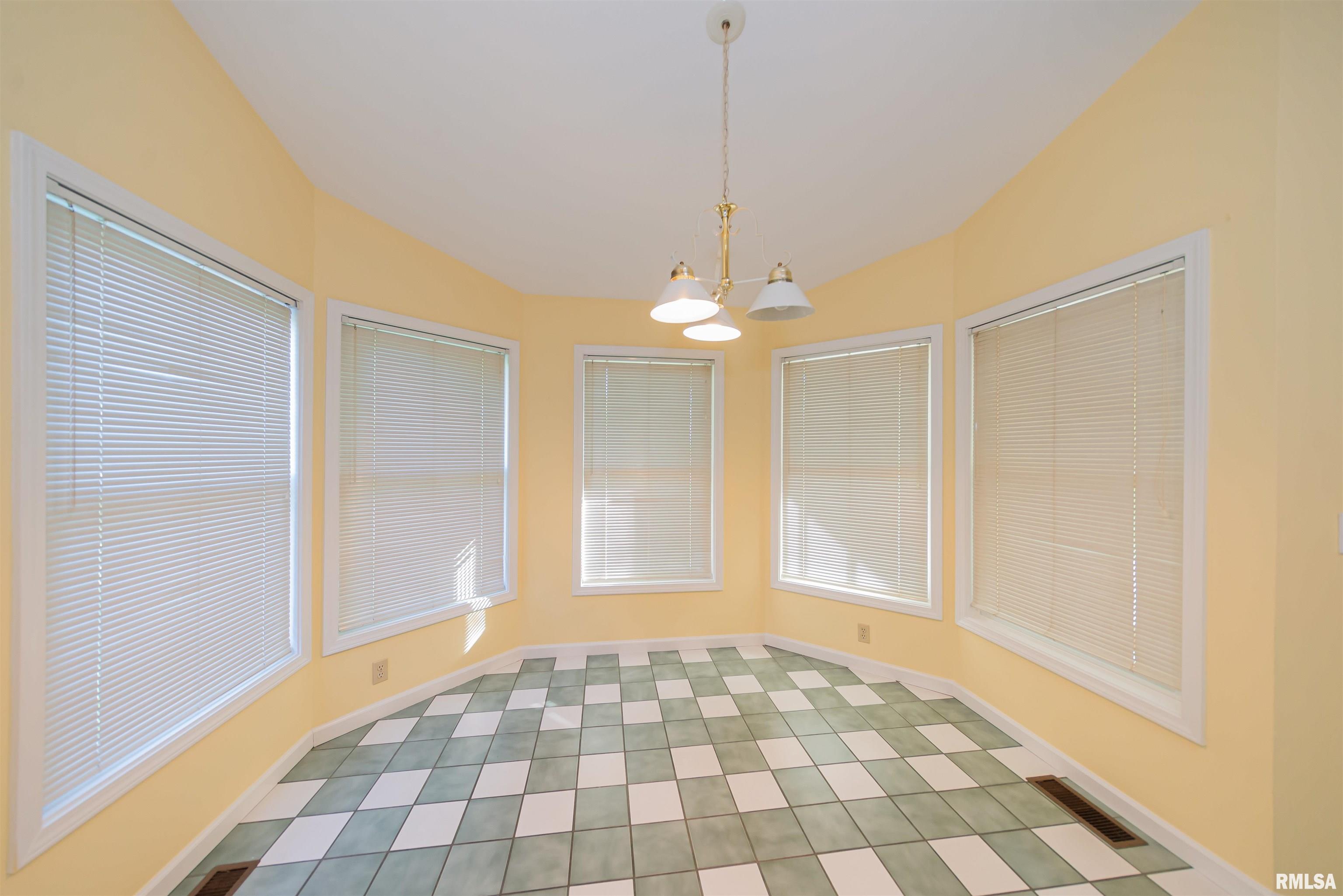 21 Country Club Road Mount Vernon, IL 62864 - Photo 12 of 30 Gallery Image 12