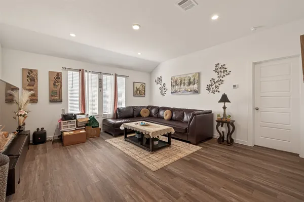 $2,400 | 1102 Rayburn Drive, Rosharon, TX 77583