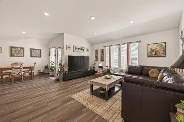 $2,400 | 1102 Rayburn Drive, Rosharon, TX 77583