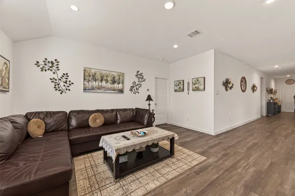 $2,400 | 1102 Rayburn Drive, Rosharon, TX 77583