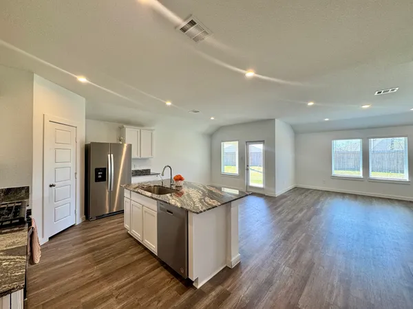 $2,400 | 1102 Rayburn Drive, Rosharon, TX 77583