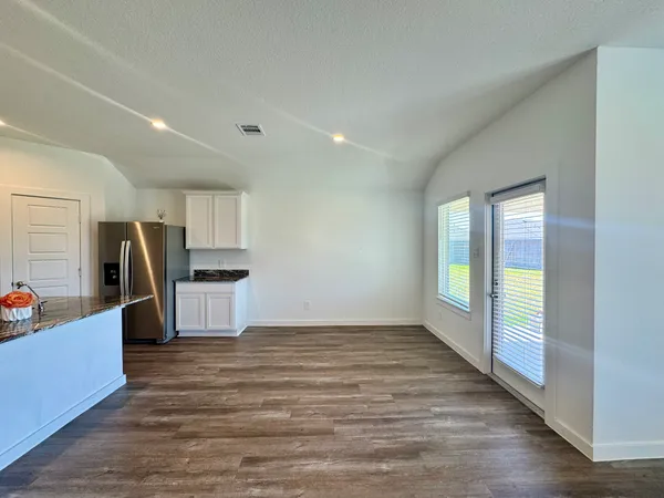 $2,400 | 1102 Rayburn Drive, Rosharon, TX 77583