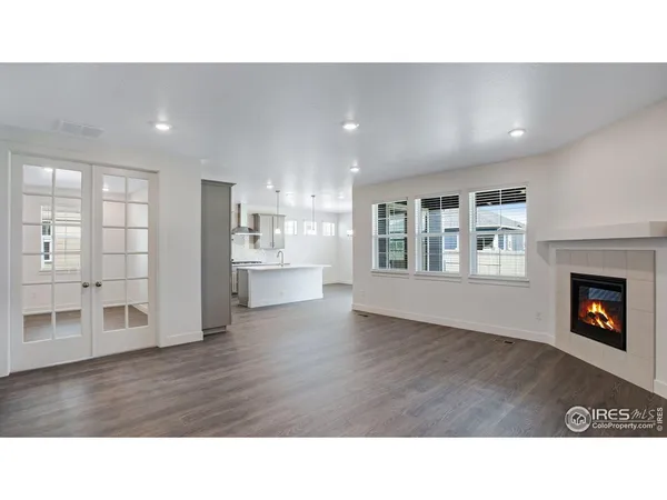 a black and white photo of a living room