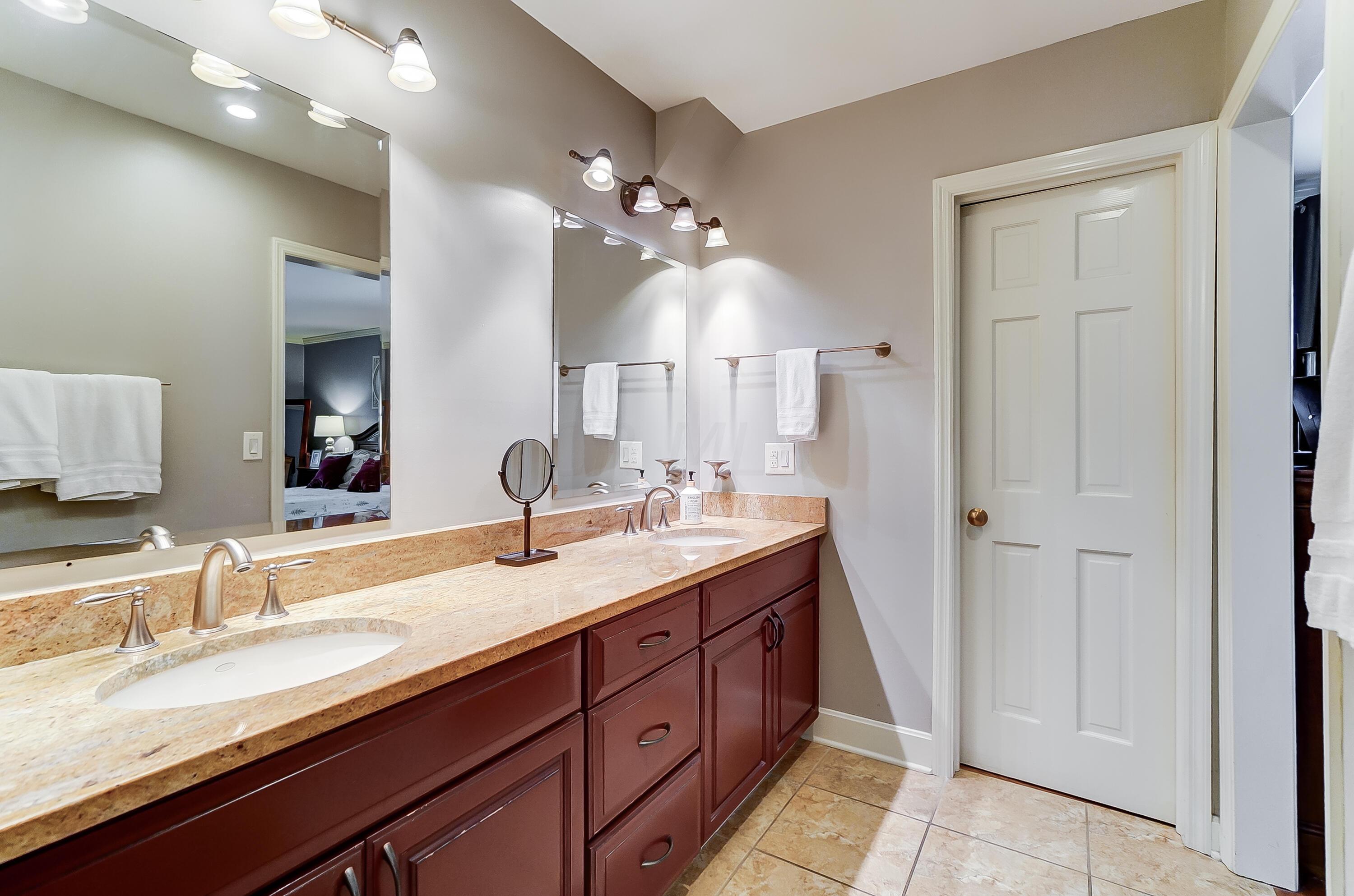 179 South Harding Road Columbus, OH 43209 - Photo 28 of 48 Owner's Suite