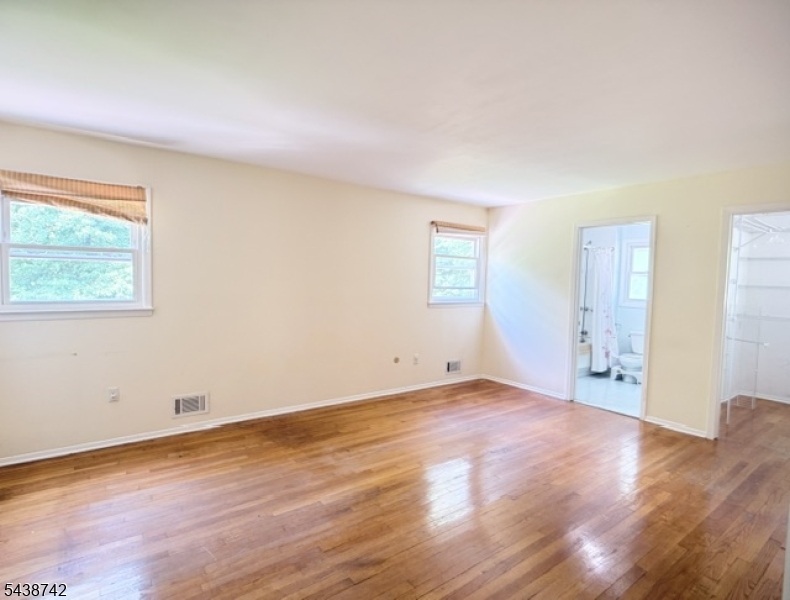 13 Greenwich Road Edison, NJ 08820 - Photo 12 of 19