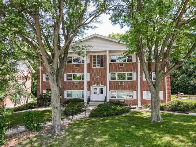 205 Country Club Drive, Unit 1C, Lake Geneva, WI 53147