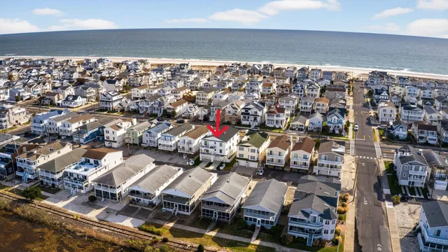 a view of city view and mountain view