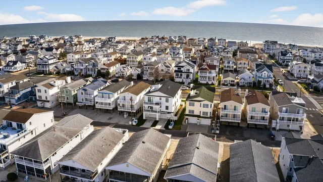 a view of a large white building