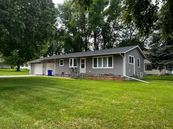 $159,900 | 618 Memorial Place, Dawson, MN 56232