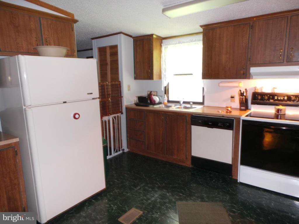 2048 Tabor Road Berkeley Springs, WV 25411 - Photo 7 of 30 Kitchen
