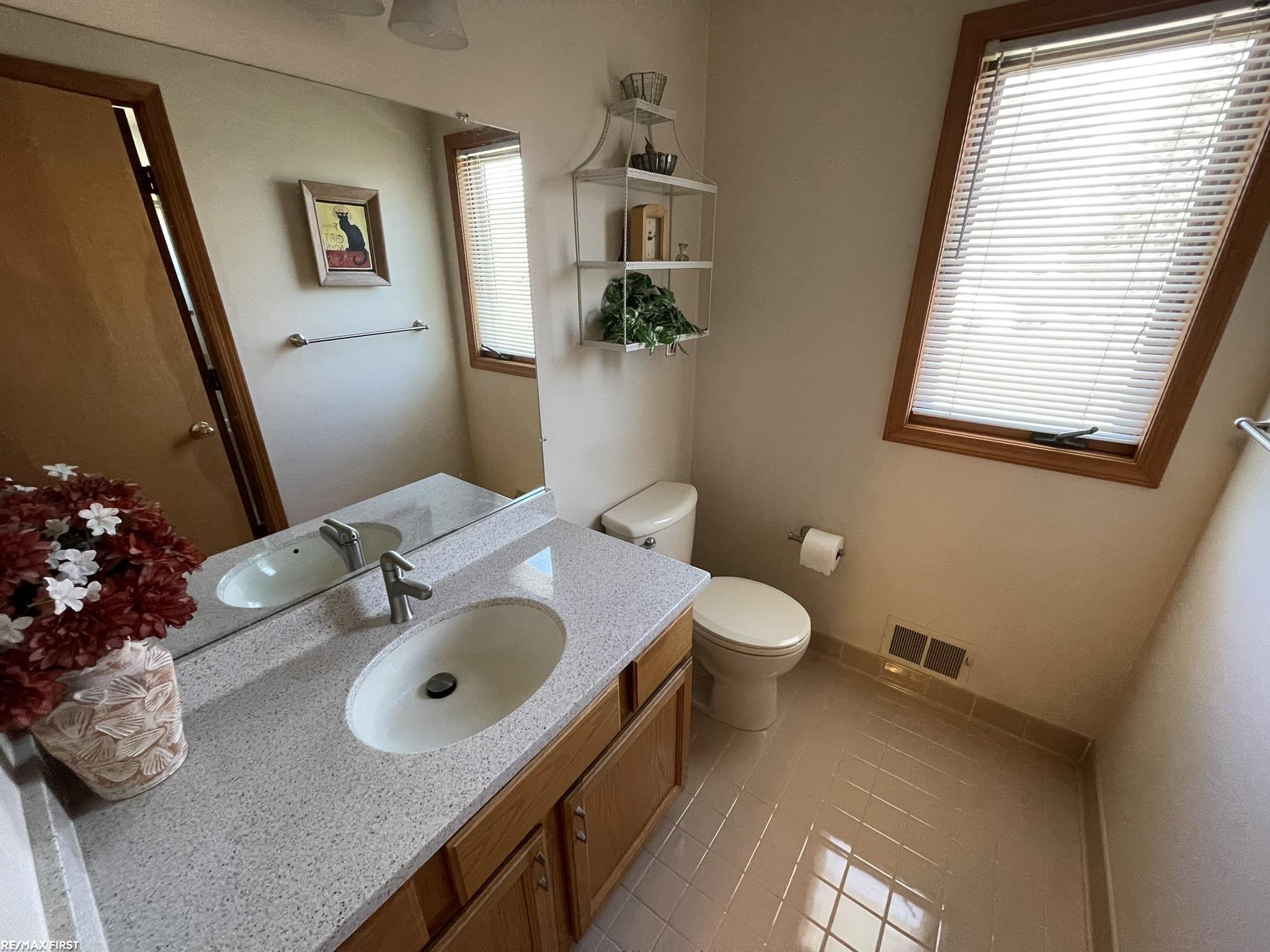 32725 Sutton Road New Baltimore, MI 48047 - Photo 33 of 42 50172468-5e92f2a9-a38a-41cf-8dd5-6a2f1e1ce4d3.JPG