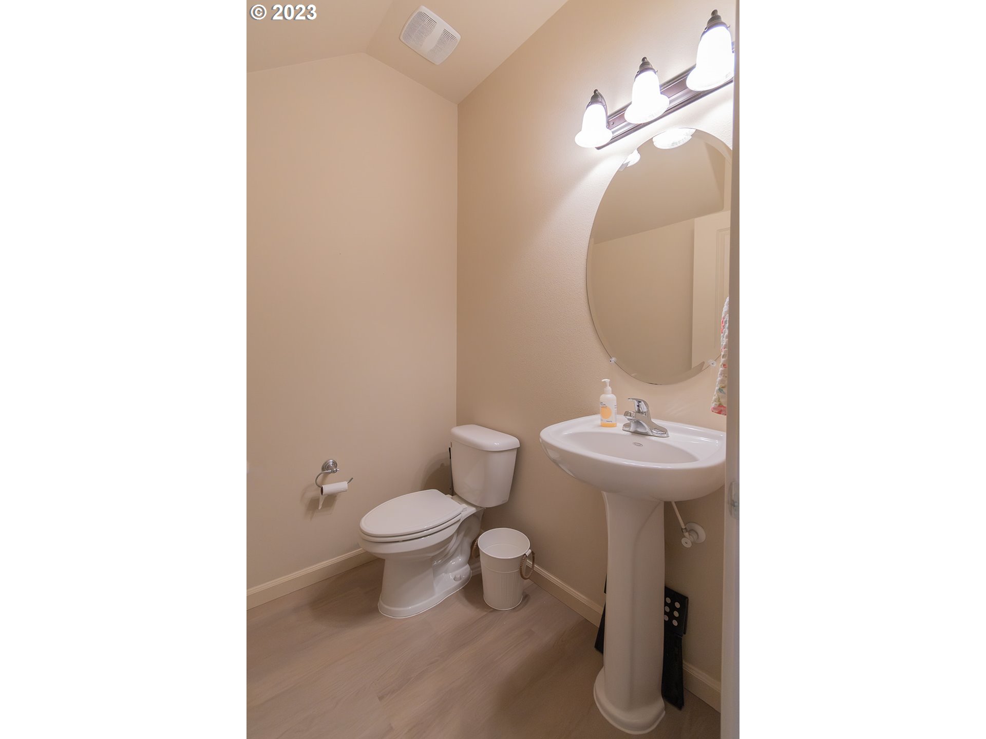 4309 North 4th Circle Ridgefield, WA 98642 - Photo 9 of 24 a bathroom with a toilet a sink and a mirror