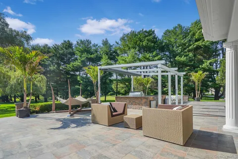 $5,295,000 | 5 Farmwoods Lane, Glen Head, NY 11545