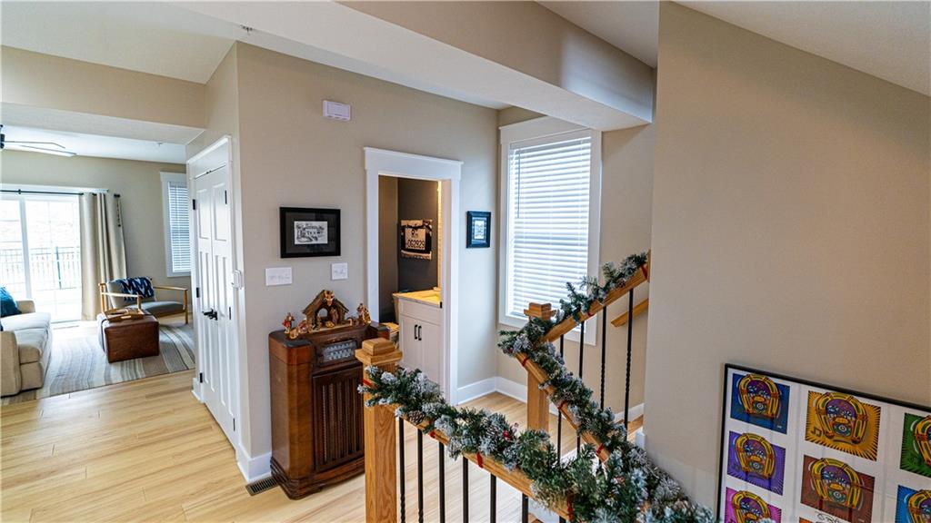 2337 Old Greentree Road Carnegie, PA 15106 - Photo 3 of 29 Gallery Image 3