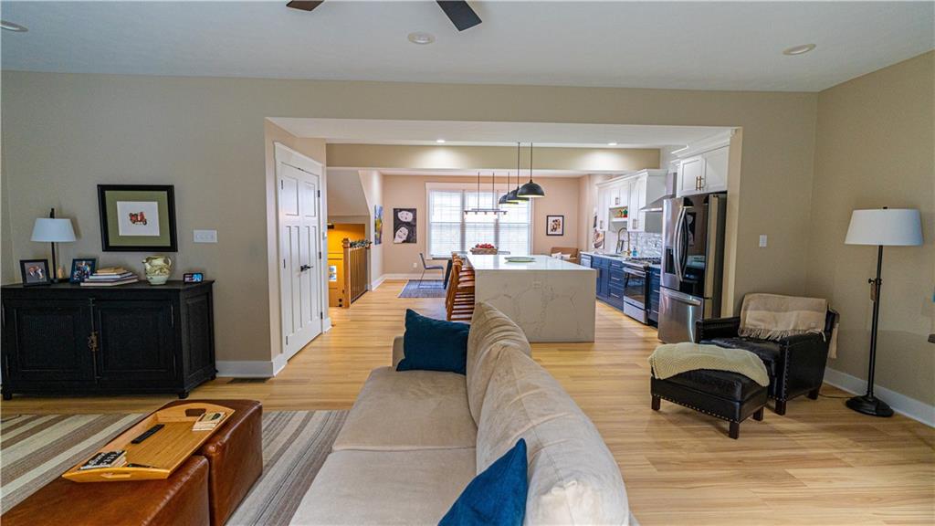 2337 Old Greentree Road Carnegie, PA 15106 - Photo 7 of 29 Gallery Image 7