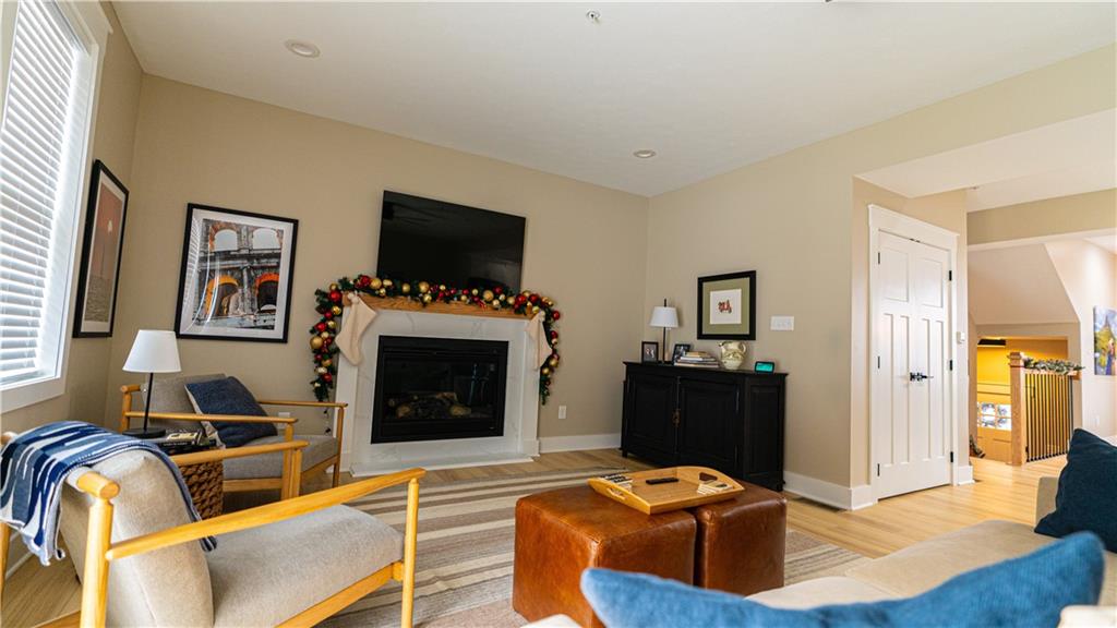 2337 Old Greentree Road Carnegie, PA 15106 - Photo 10 of 29 Gallery Image 10