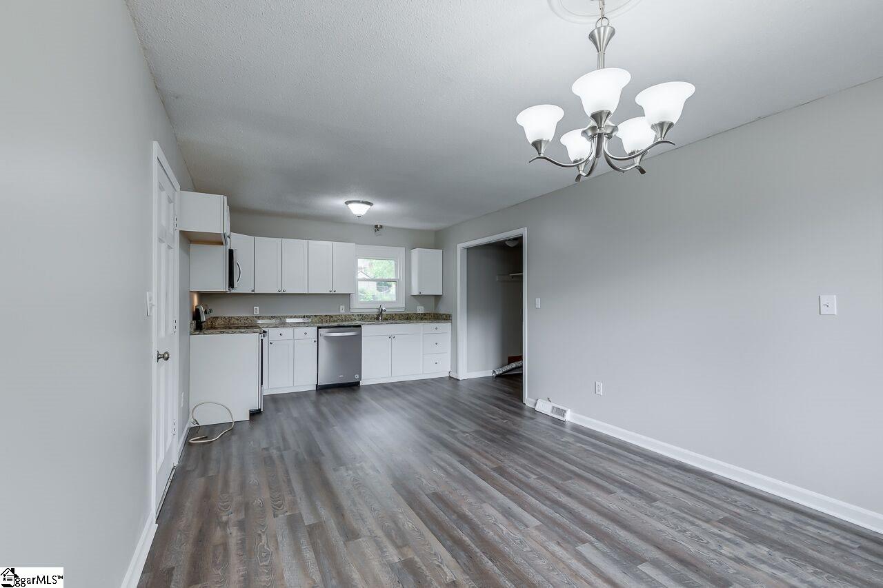402 Capewood Road Simpsonville, SC 29680 - Photo 6 of 32 Gallery Image 6