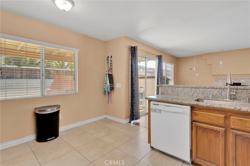 13194 Cardinal Road Victorville, CA 92392 - Photo 25 of 64 Kitchen
