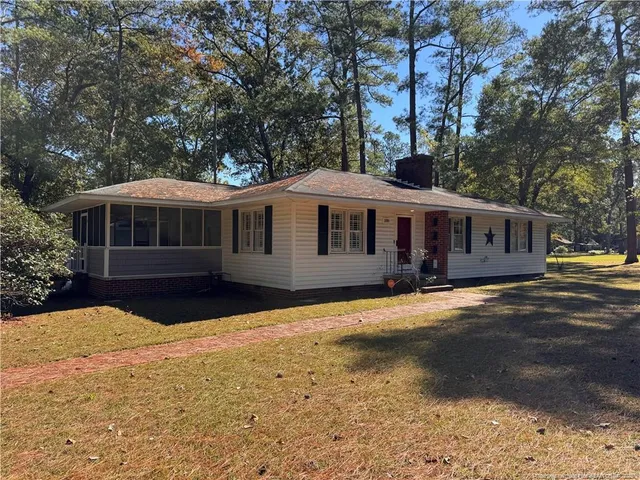 $165,000 | 1108 North Fulton Street, Raeford, NC 28376