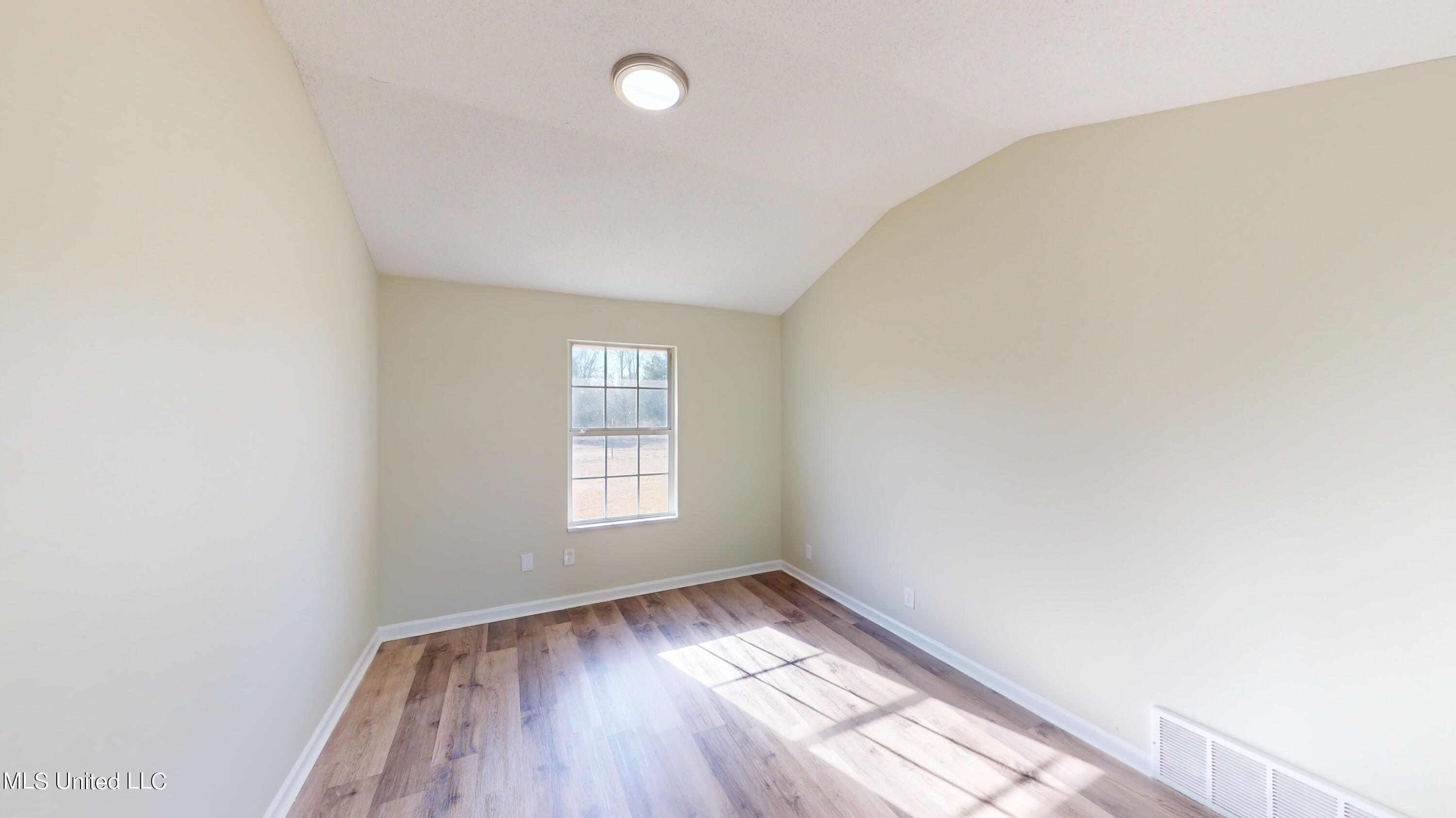 256 Garfield Road Byhalia, MS 38611 - Photo 13 of 33 256-Garfield-Rd-01122024_135018