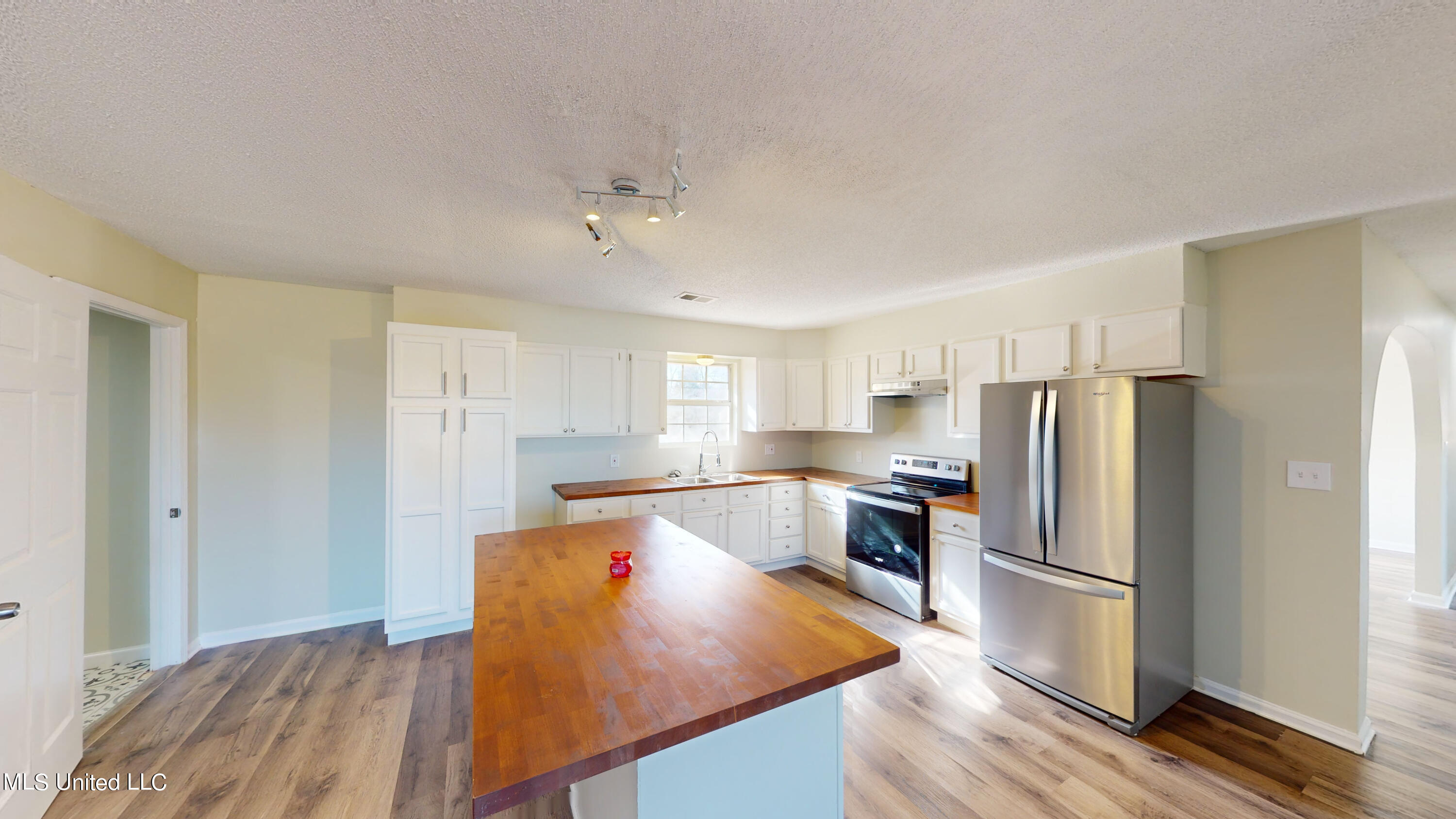 256 Garfield Road Byhalia, MS 38611 - Photo 5 of 33 256-Garfield-Rd-01122024_133653