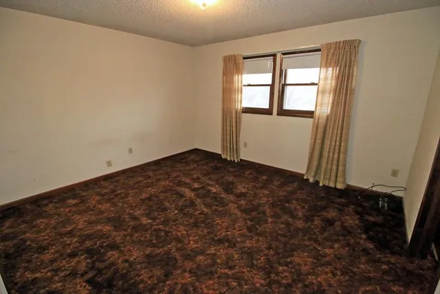 $190,000 | 635 Quail Drive, Newton, KS 67114