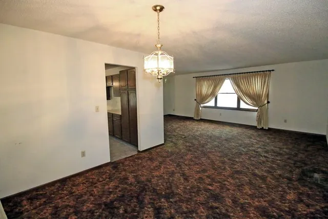 $190,000 | 635 Quail Drive, Newton, KS 67114