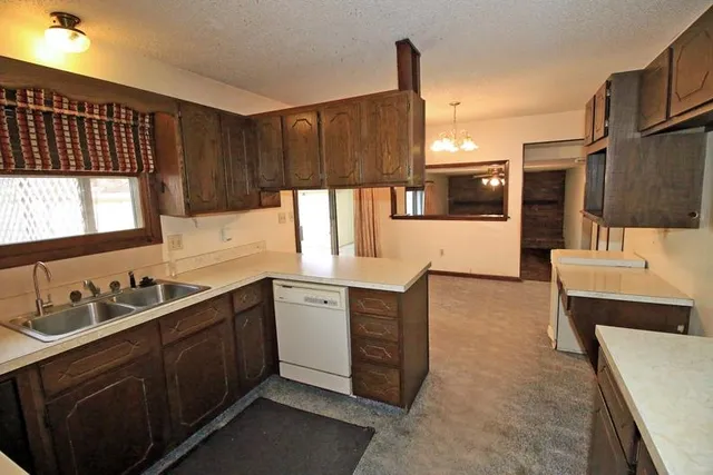 $190,000 | 635 Quail Drive, Newton, KS 67114