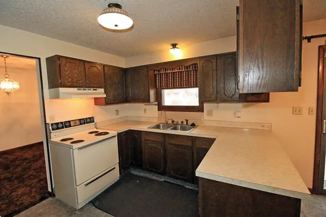 $190,000 | 635 Quail Drive, Newton, KS 67114