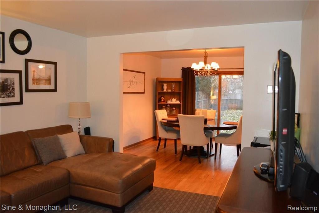 2072 Ridgemont Road Grosse Pointe Woods, MI 48236 - Photo 3 of 13