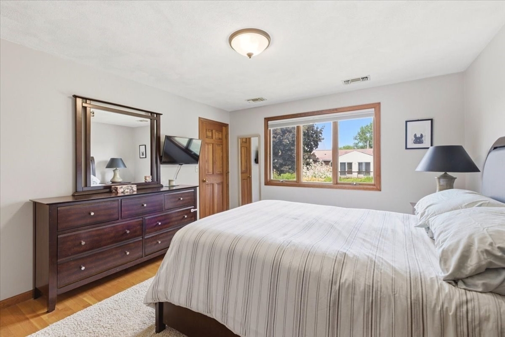 27 Feeney Road Norwood, MA 02062 - Photo 16 of 32